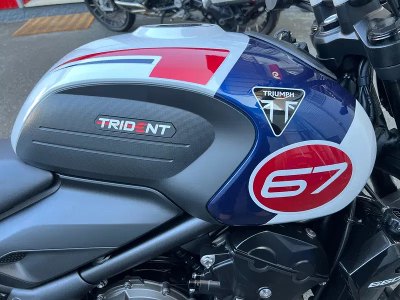 Triumph Trident 660 Triple Tribute Edition (2024) (6)
