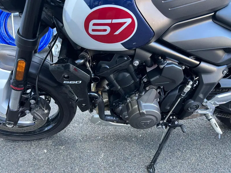 Triumph Trident 660 Triple Tribute Edition (2024) (9)