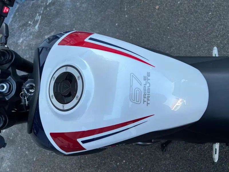Triumph Trident 660 Triple Tribute Edition (2024) (7)
