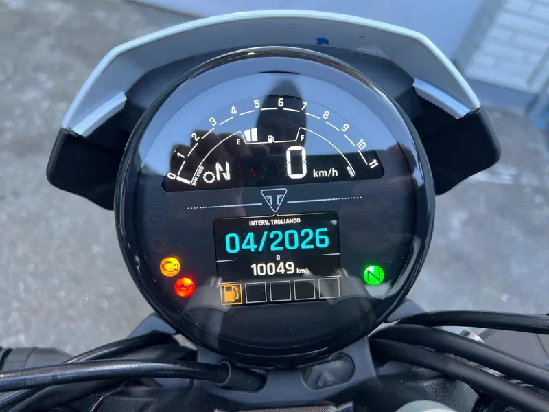 Triumph Trident 660 Triple Tribute Edition (2024) (5)