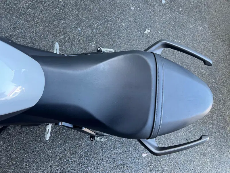 Triumph Trident 660 Triple Tribute Edition (2024) (8)