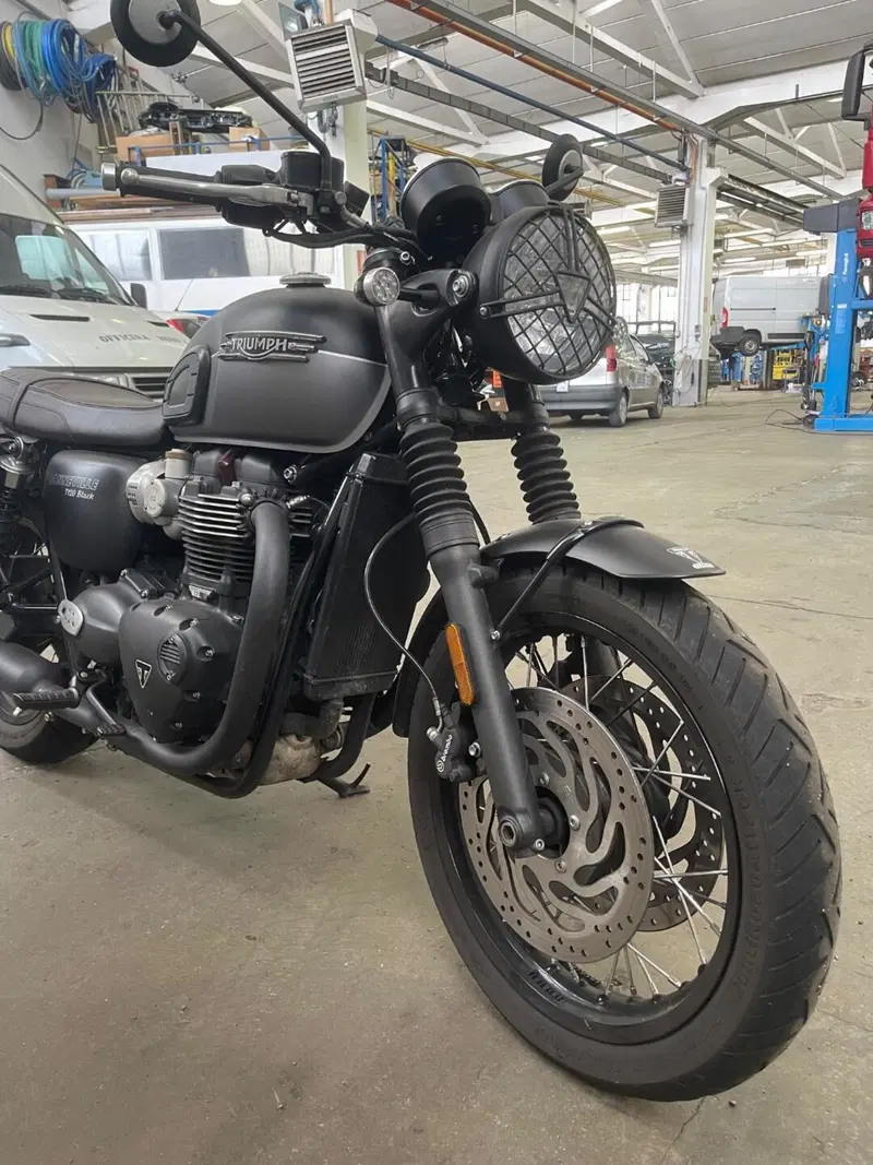Triumph Bonneville T120 Black (2021 - 25) (3)