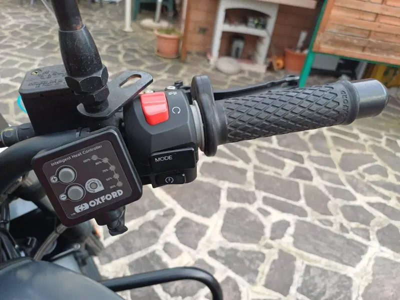 Moto Guzzi V7 III Stone (2017 - 20) (8)