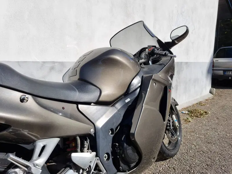 Honda CBR 1100 XX Superblackbird (1999 - 00) (2)