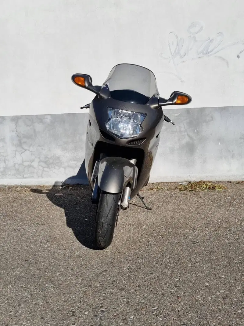 Honda CBR 1100 XX Superblackbird (1999 - 00) (3)