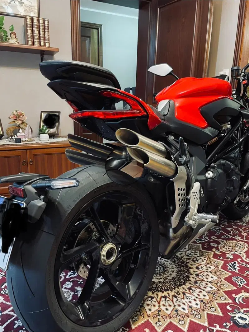MV Agusta Brutale 1000 RS (2022 - 26) (3)