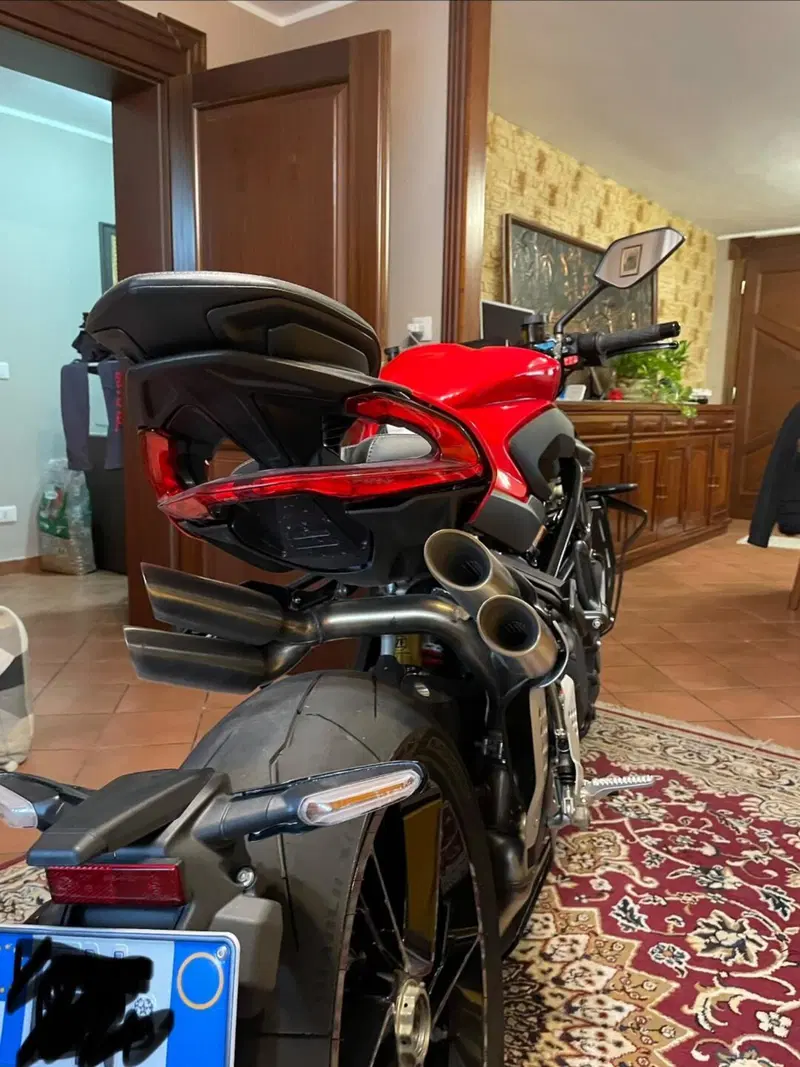 MV Agusta Brutale 1000 RS (2022 - 26) (4)