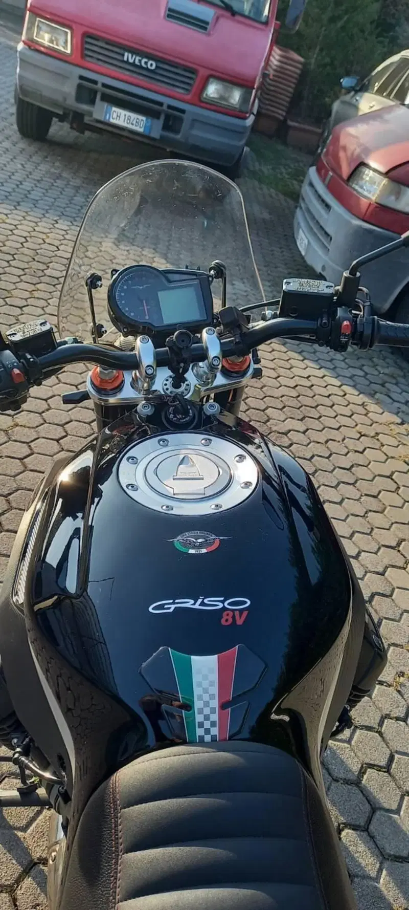 Moto Guzzi Griso 1200 8V (2007 - 12) (2)