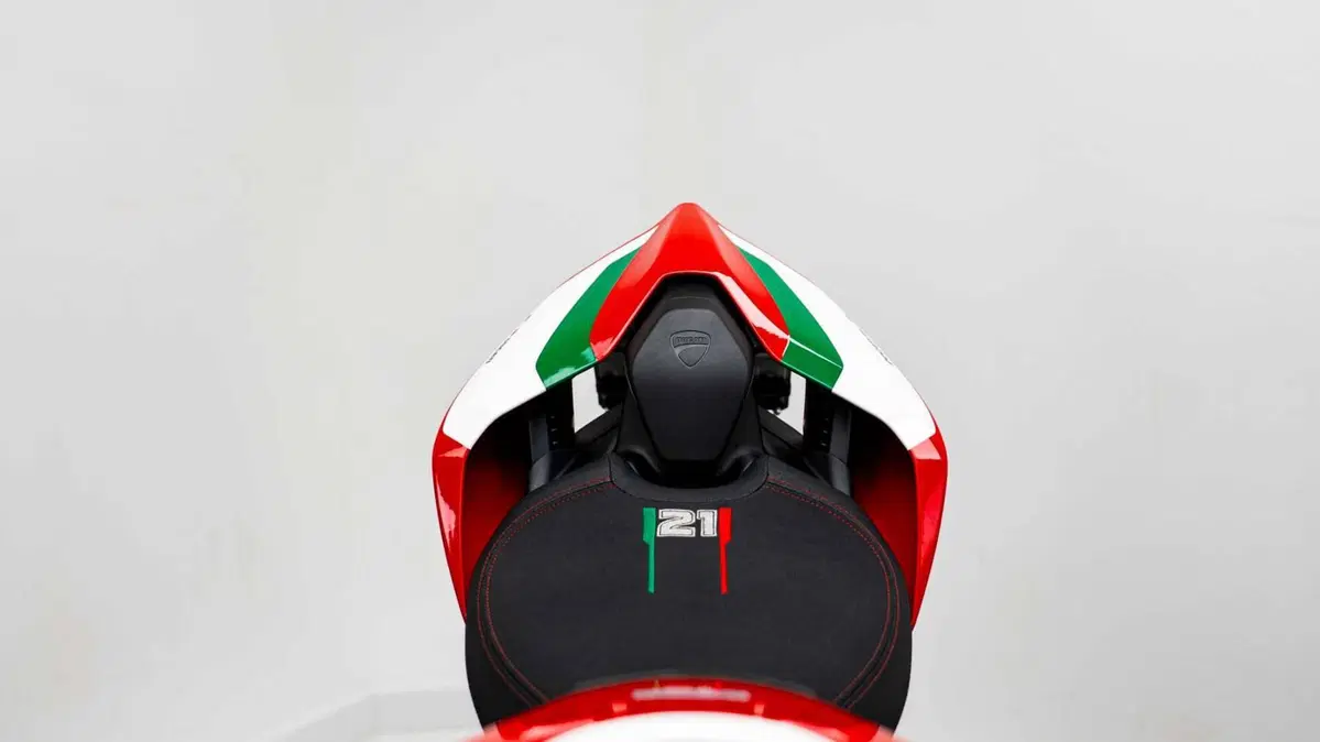 Ducati Panigale V2 Bayliss 1st Championship 20th Anniversary (2021 - 24) (10)