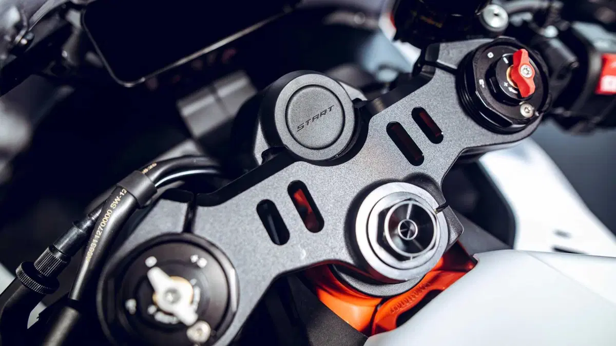 KTM 990 RC R 990 RC R Track (2026) (16)