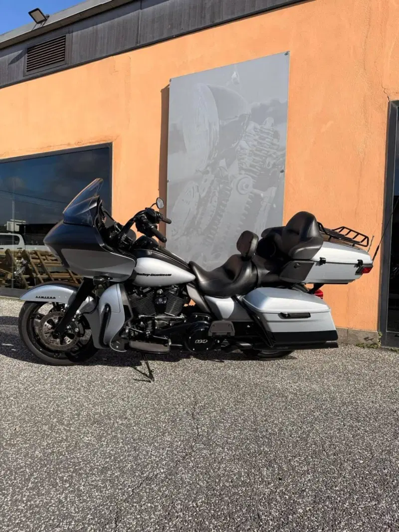 Harley-Davidson 114 Road Glide Limited (2020) - FLTRK (15)