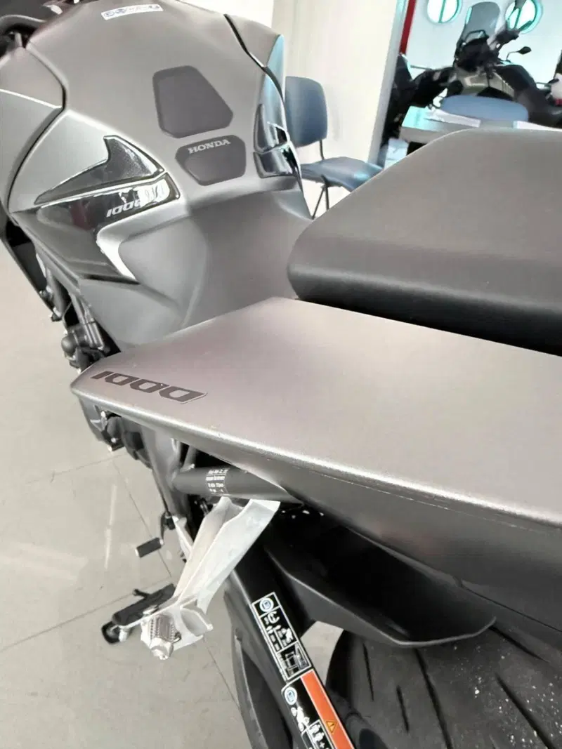Honda CB 1000 Hornet (2025 - 26) (3)