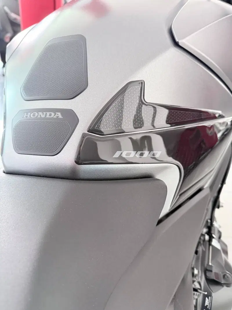 Honda CB 1000 Hornet (2025 - 26) (8)