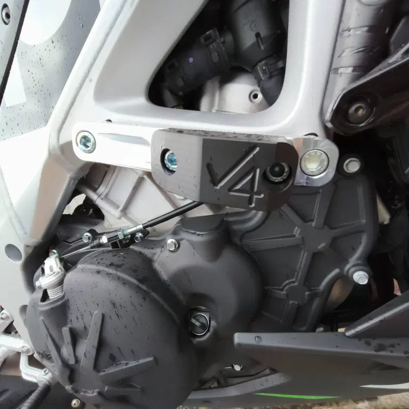 Aprilia Tuono V4 Factory (2021 - 24) (13)