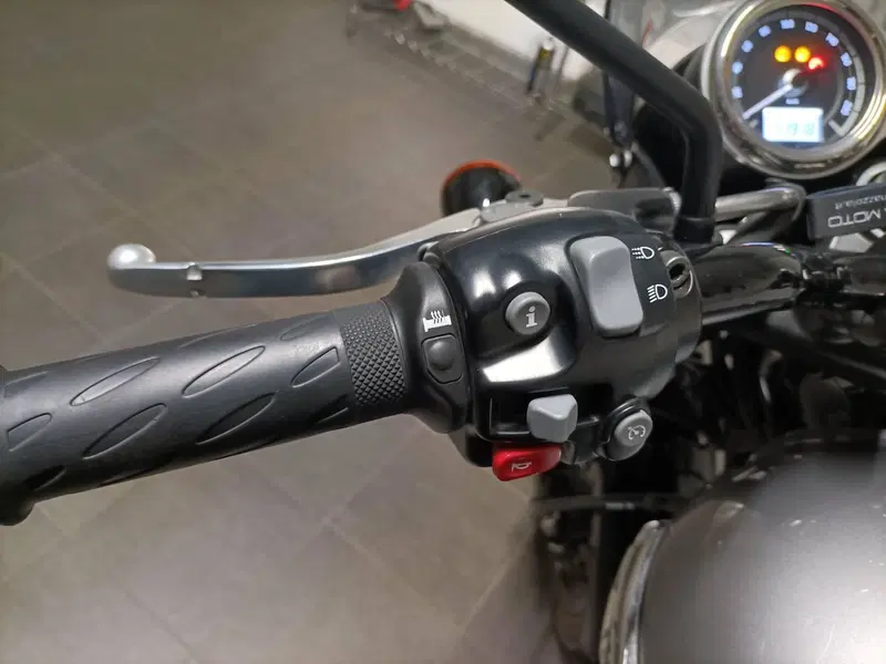 Triumph Bonneville T120 Black (2021 - 25) (6)