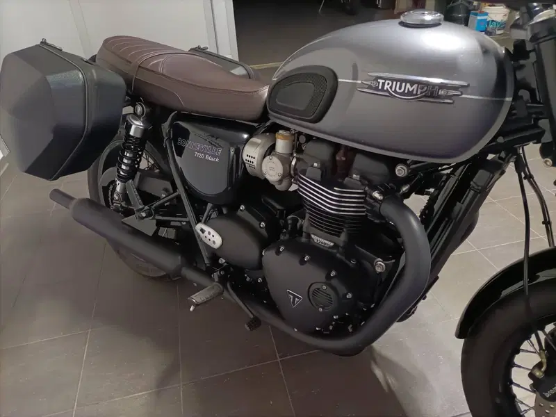 Triumph Bonneville T120 Black (2021 - 25) (9)