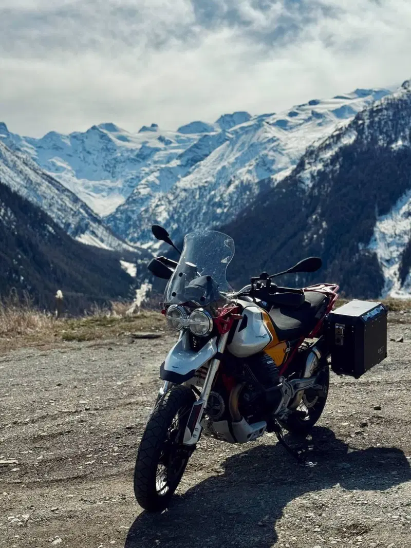 Moto Guzzi V85 TT Evocative Graphics (2021 - 23)