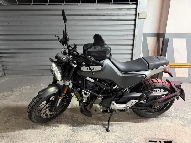 Husqvarna Svartpilen 401 (2020)