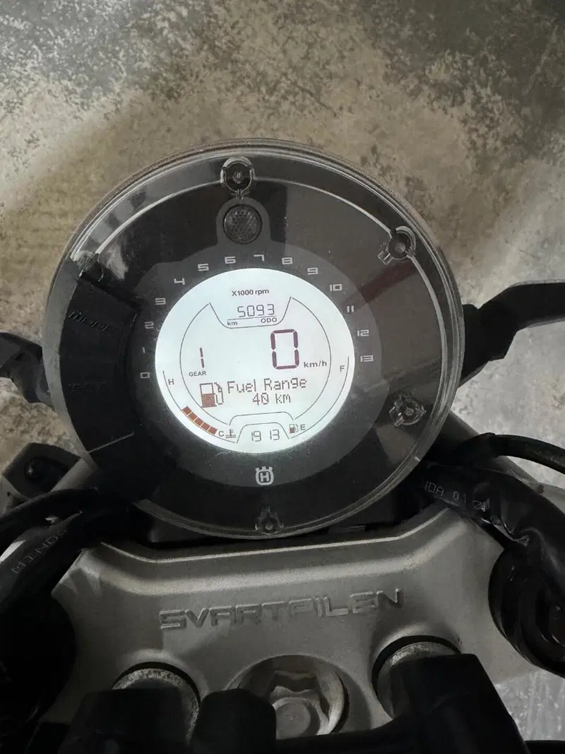 Husqvarna Svartpilen 401 (2020) (5)