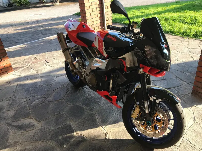 Aprilia Tuono 1000 R (2006 - 10) (8)