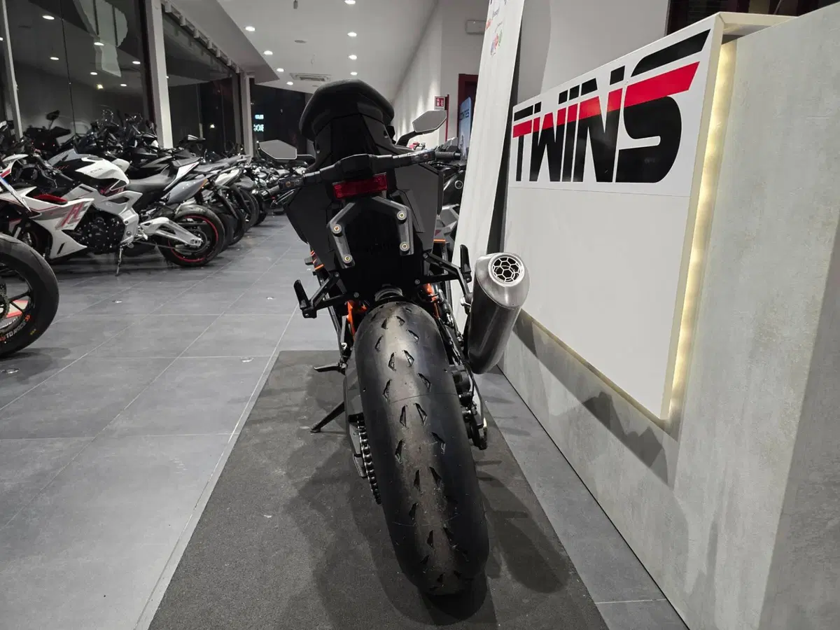 KTM 990 RC R (2026) (7)