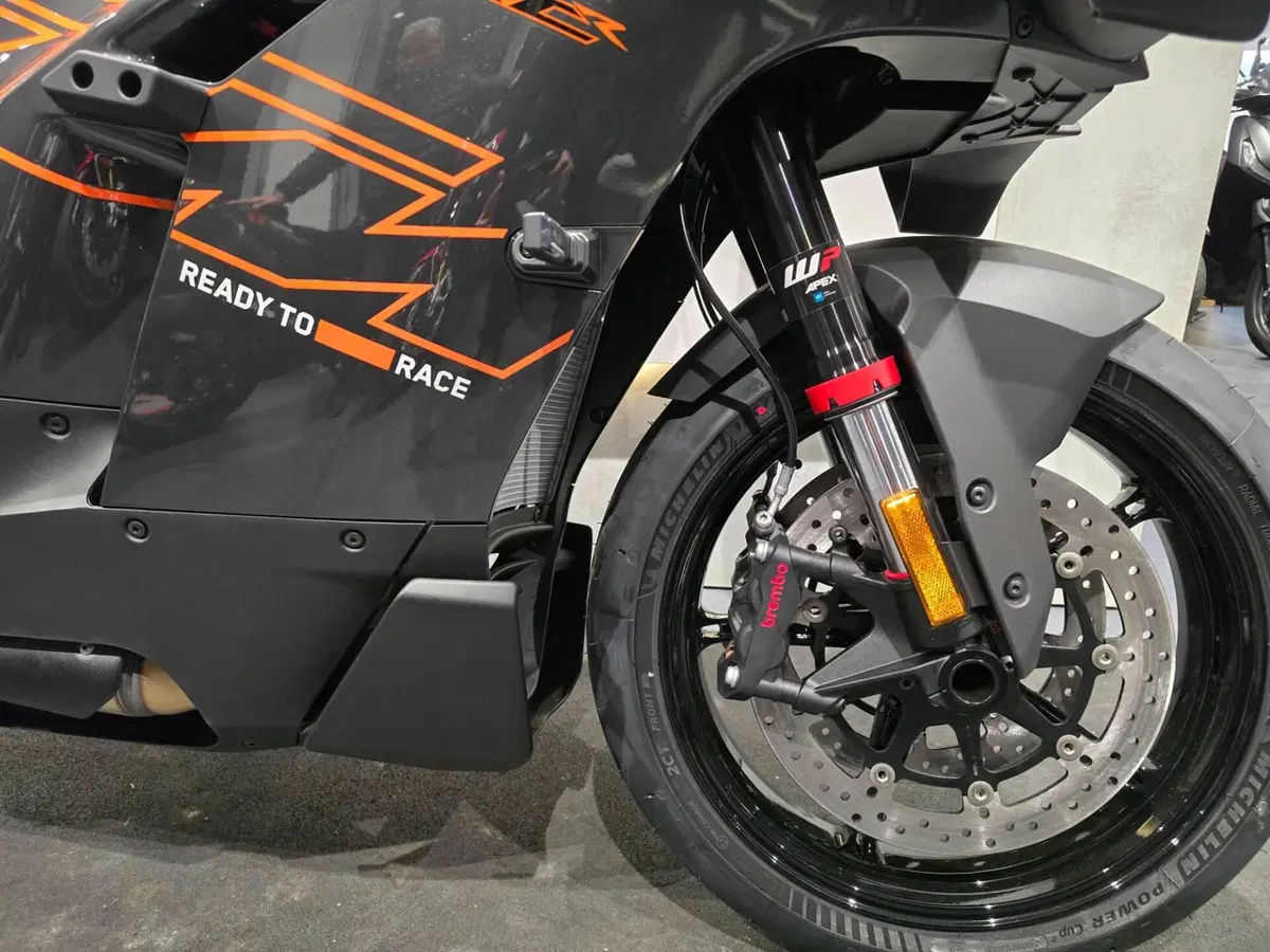 KTM 990 RC R (2026) (10)