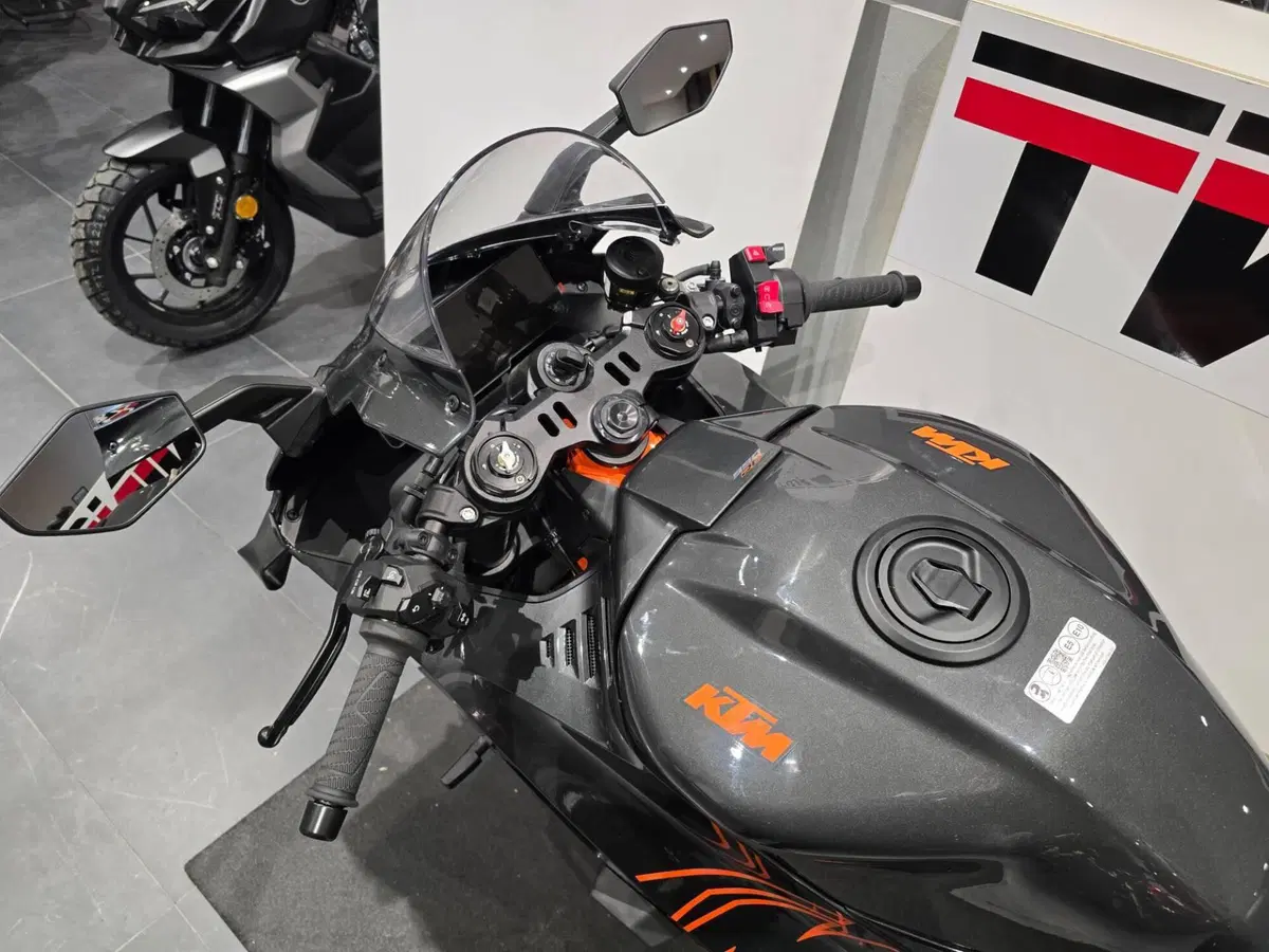 KTM 990 RC R (2026) (14)
