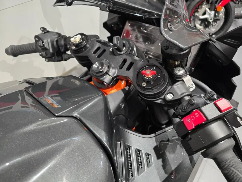 KTM 990 RC R (2026) (16)