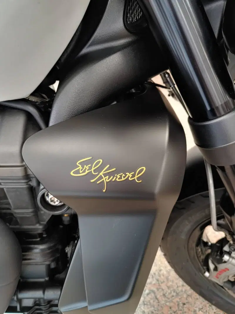 Triumph Rocket 3 GT Evel Knievel Special Edition (2025) (9)