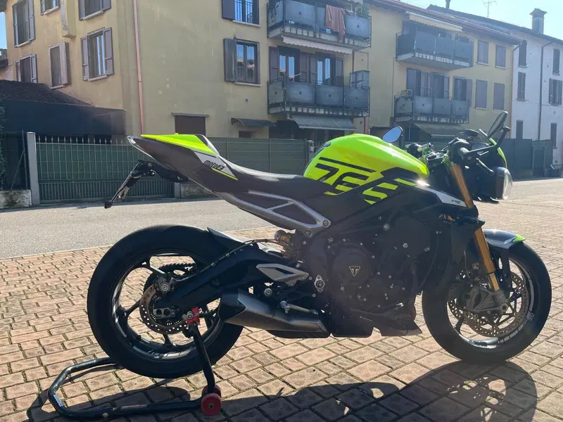 Triumph Street Triple 765 Moto2 Edition (2023 - 24) (4)