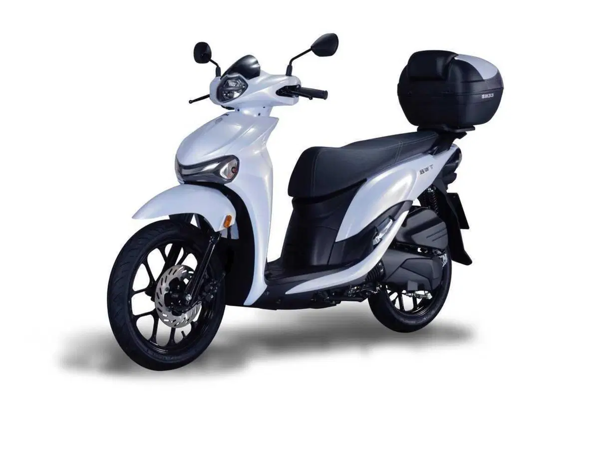 SYM BWT 125: lo scooter urbano che guarda alla natura (e alle tasche di chi lo guida) (8)