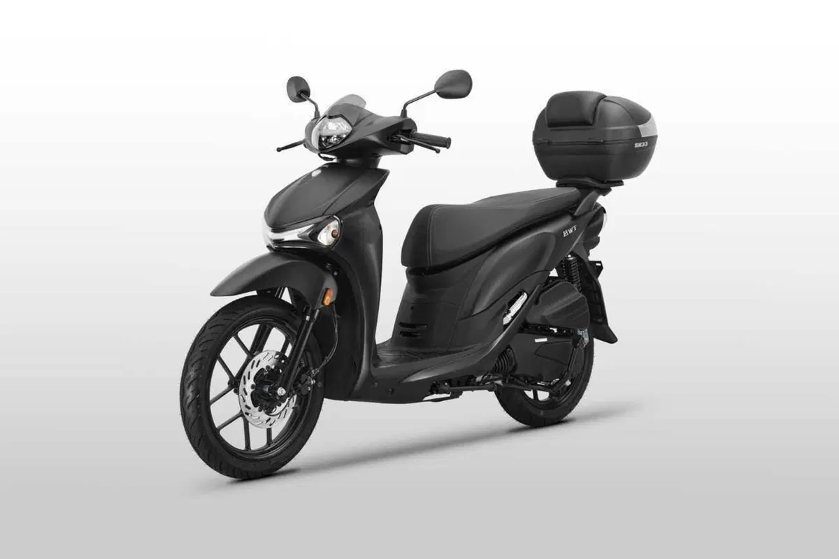 SYM BWT 125: lo scooter urbano che guarda alla natura (e alle tasche di chi lo guida) (10)