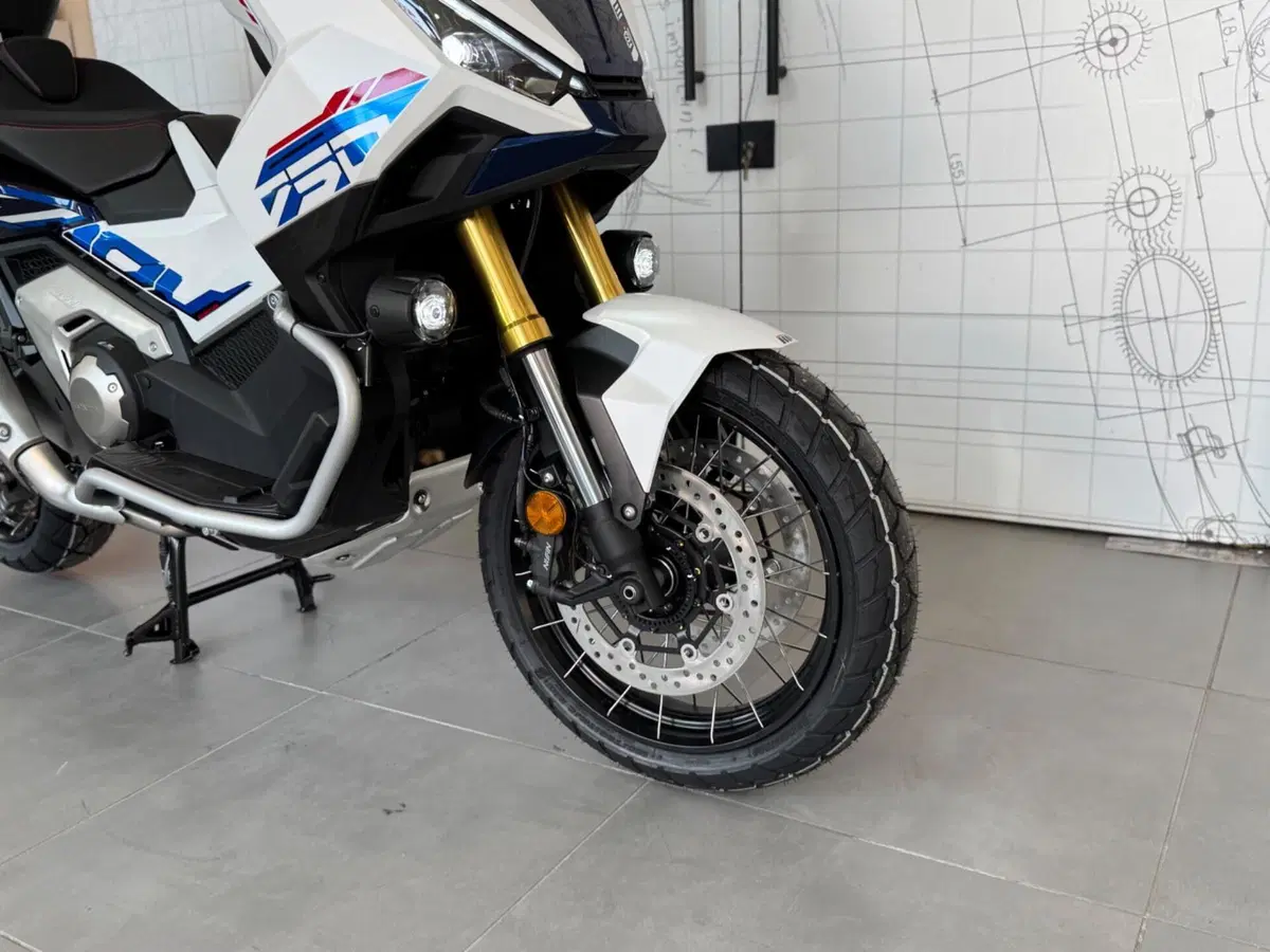 Honda X-ADV 750 Special Edition Adventure (2026) (9)