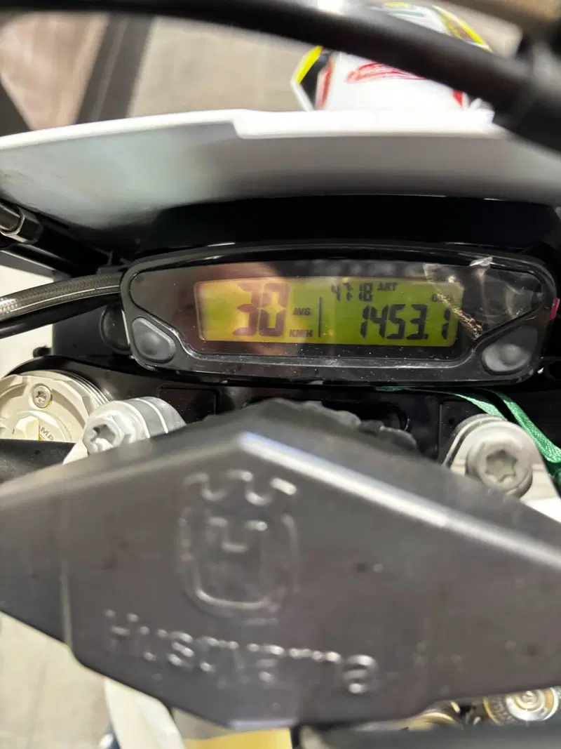 Husqvarna TE 300 Heritage (2023) (2)