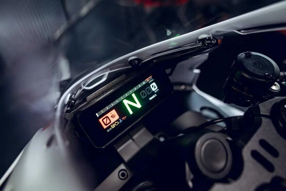 KTM 990 RC R Track 2026: la Supersport che mette la MotoGP nelle mani di tutti. Il prezzo? Niente male [GALLERY] (11)