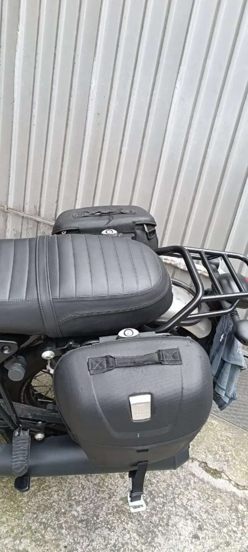 Moto Guzzi V7 III Rough (2018 - 20) (4)