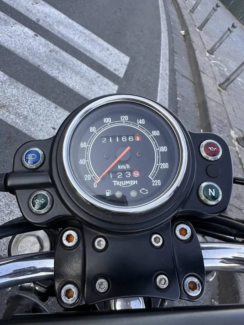 Triumph Scrambler (2006 - 17) (3)