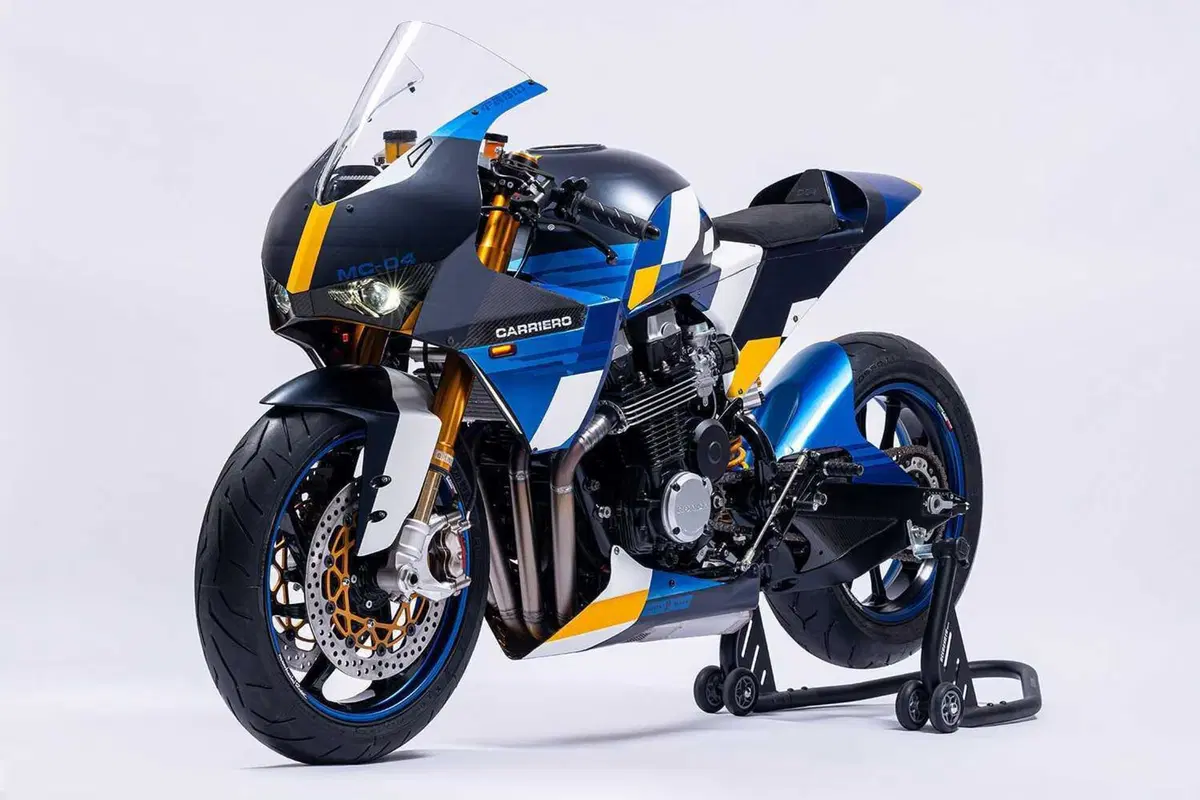 Se non puoi restaurarla, puoi comprimerla! La trasformazione racing di una CB750 F2 di Carriero Corse