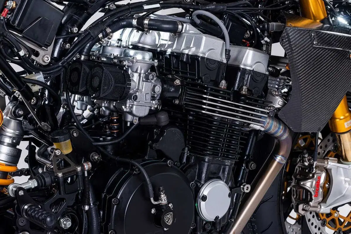 Se non puoi restaurarla, puoi comprimerla! La trasformazione racing di una CB750 F2 di Carriero Corse (7)