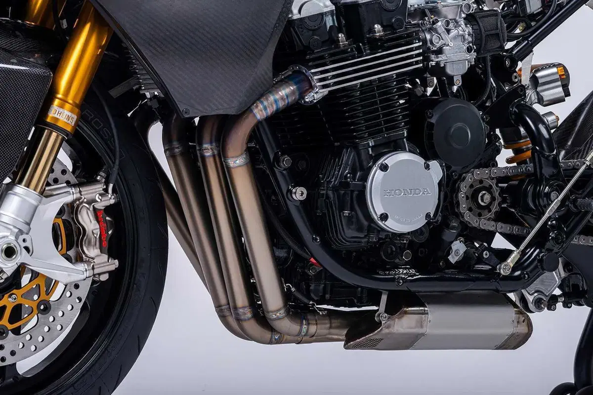 Se non puoi restaurarla, puoi comprimerla! La trasformazione racing di una CB750 F2 di Carriero Corse (8)