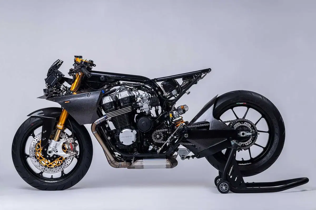 Se non puoi restaurarla, puoi comprimerla! La trasformazione racing di una CB750 F2 di Carriero Corse (9)