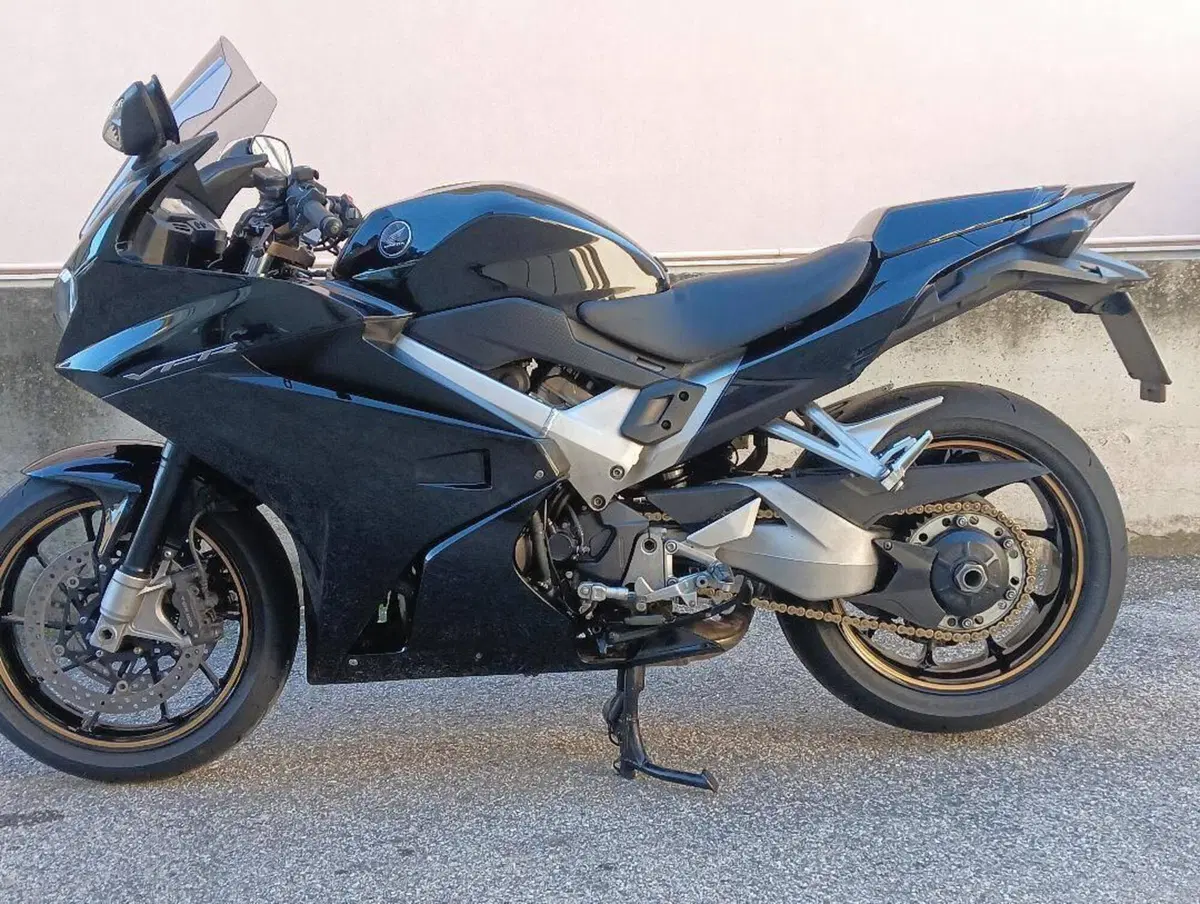 Honda VFR 800 F (2014 - 16) (2)