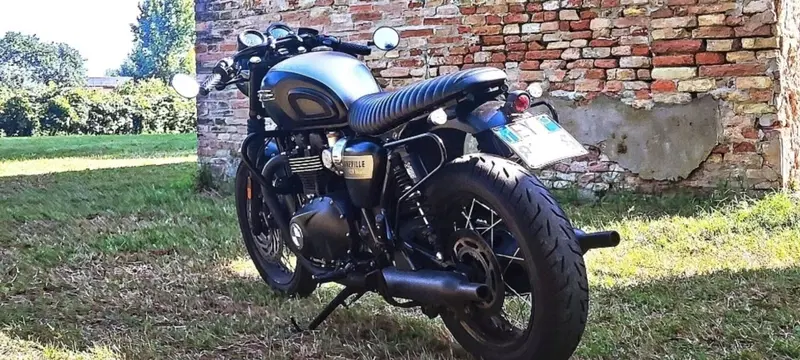 Triumph Bonneville T120 Gold Line Edition (2022 - 23) (3)