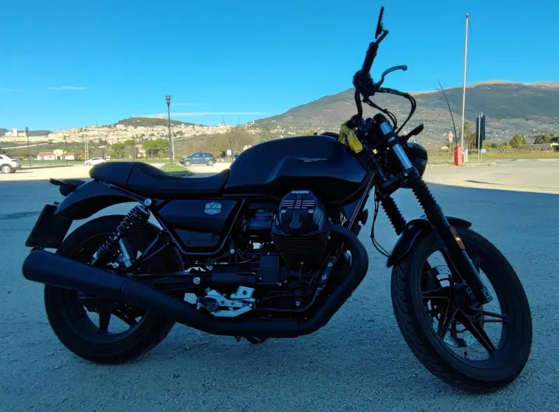 Moto Guzzi V7 850 Stone Special Abs (2021) (3)