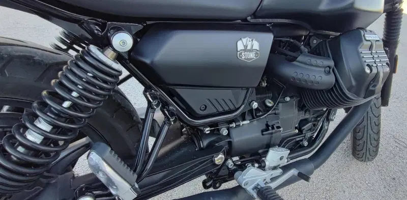 Moto Guzzi V7 850 Stone Special Abs (2021) (9)
