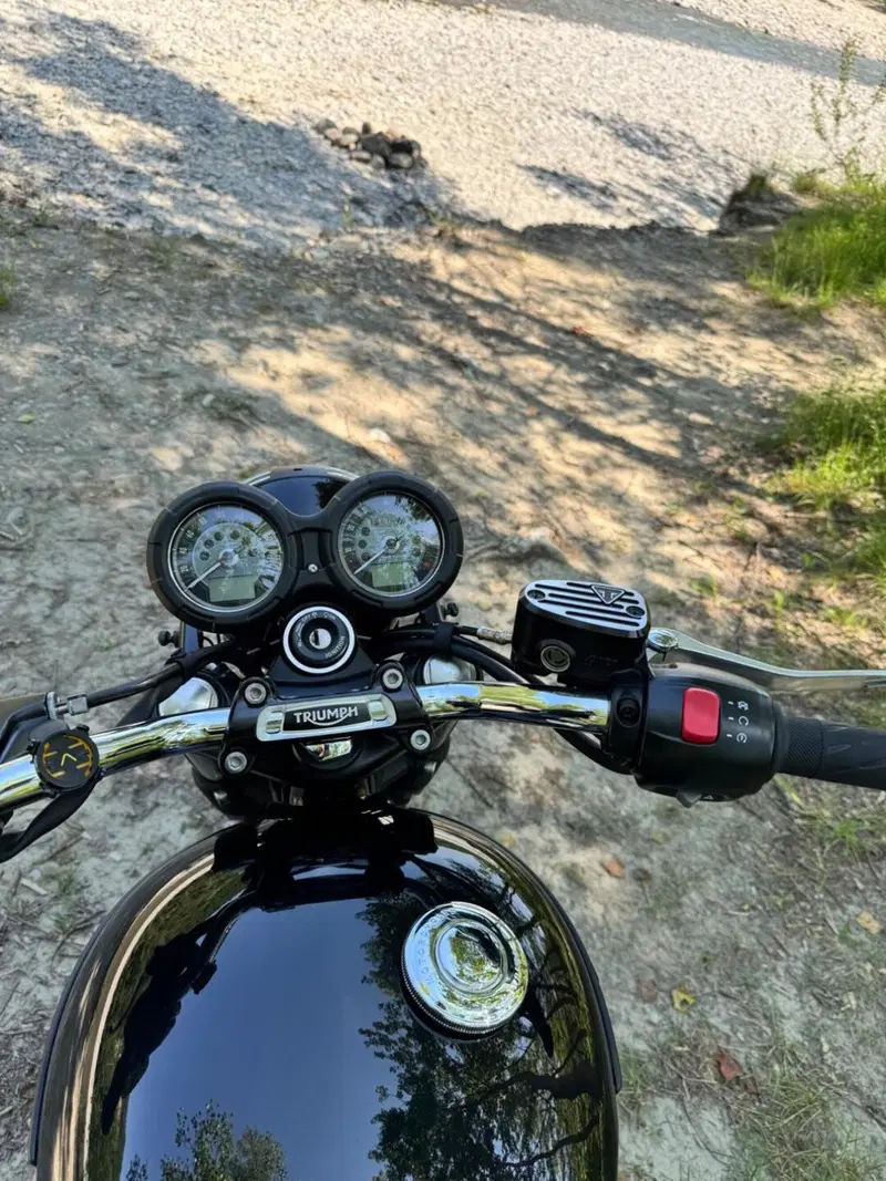Triumph Bonneville T100 (2021 - 25) (2)