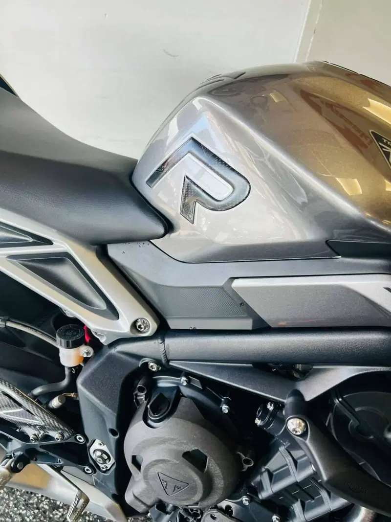 Triumph Street Triple 765 R (2023 - 26) (3)