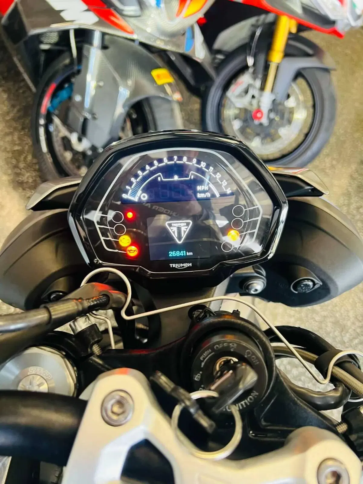 Triumph Street Triple 765 R (2023 - 26) (15)