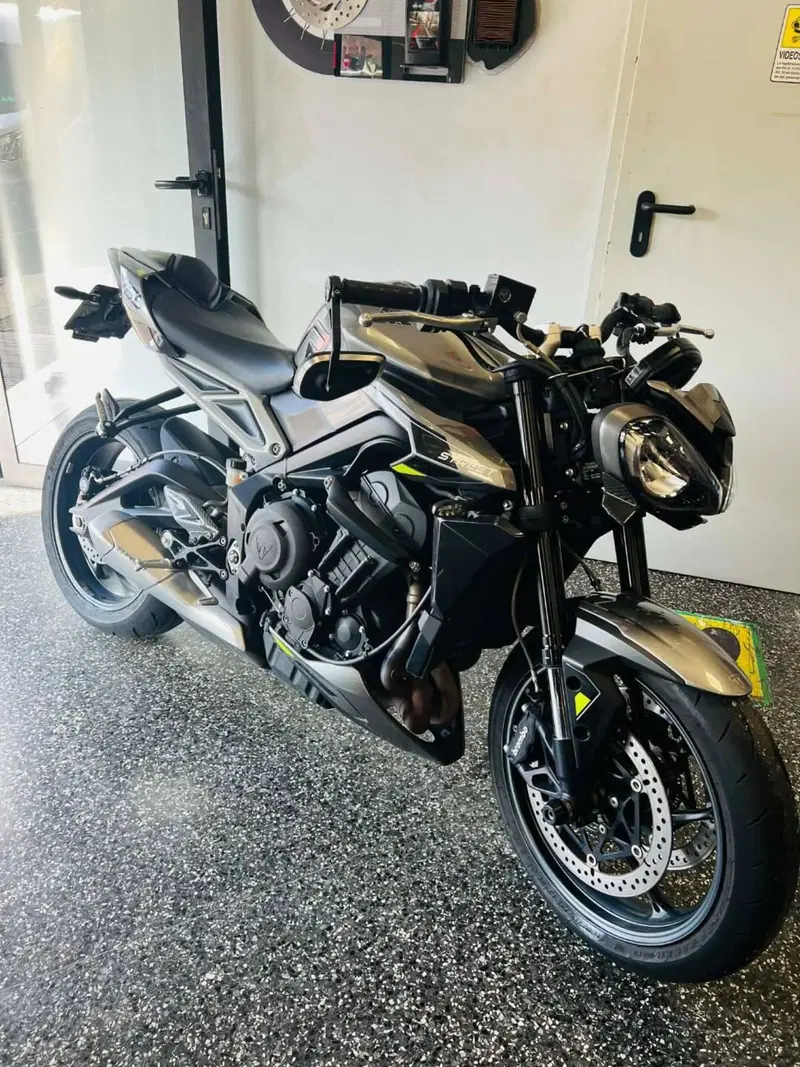 Triumph Street Triple 765 R (2023 - 26)