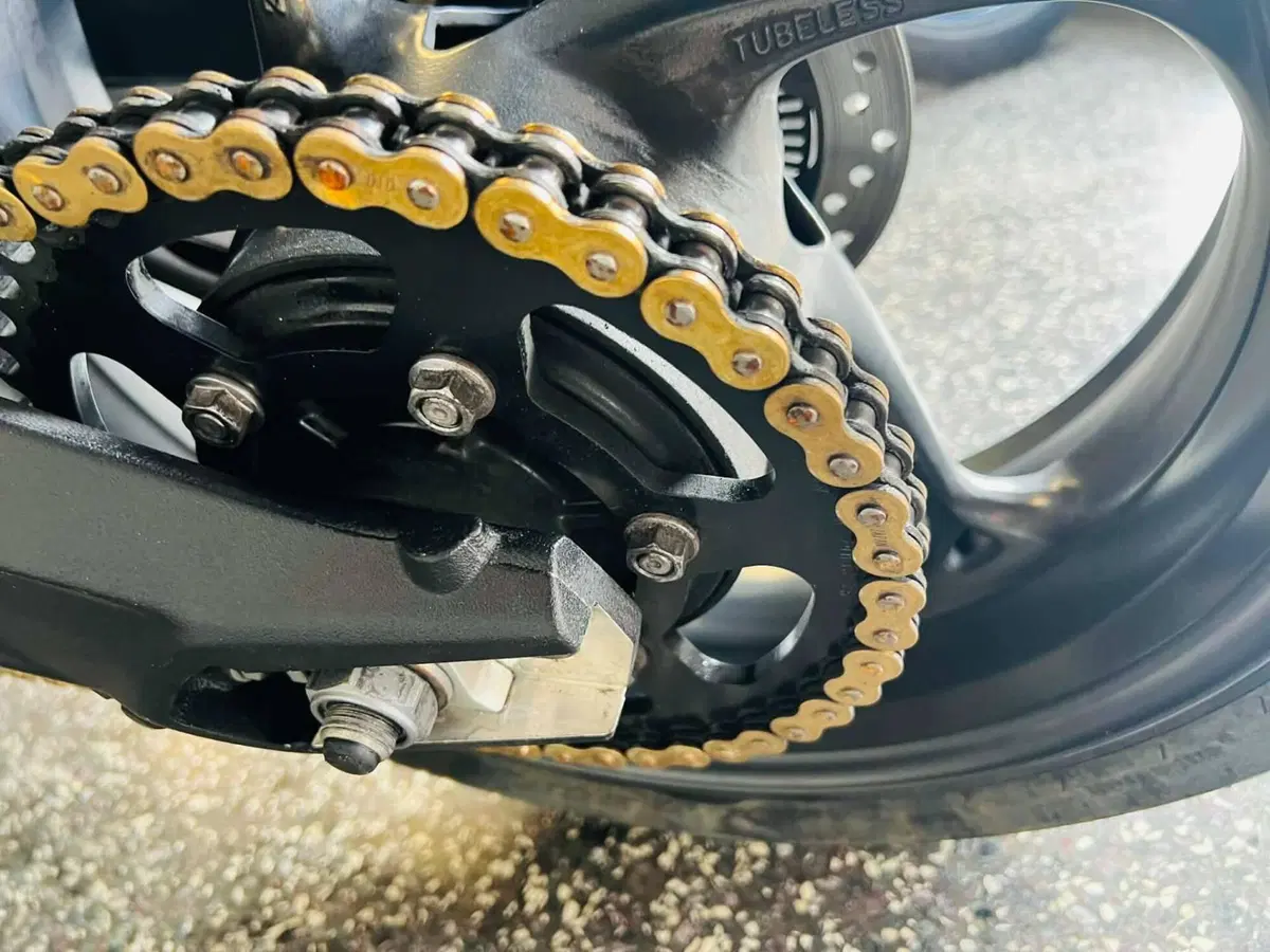 Triumph Street Triple 765 R (2023 - 26) (9)